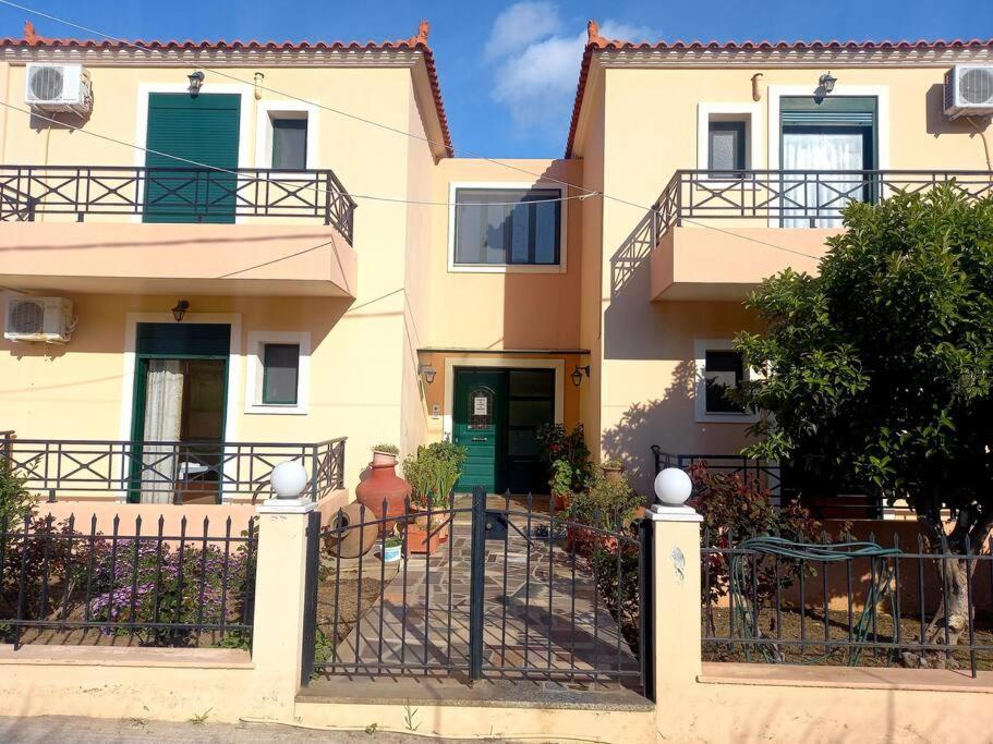 Balcony With A View - In The Heart Of The Village Mesotopos Exterior photo